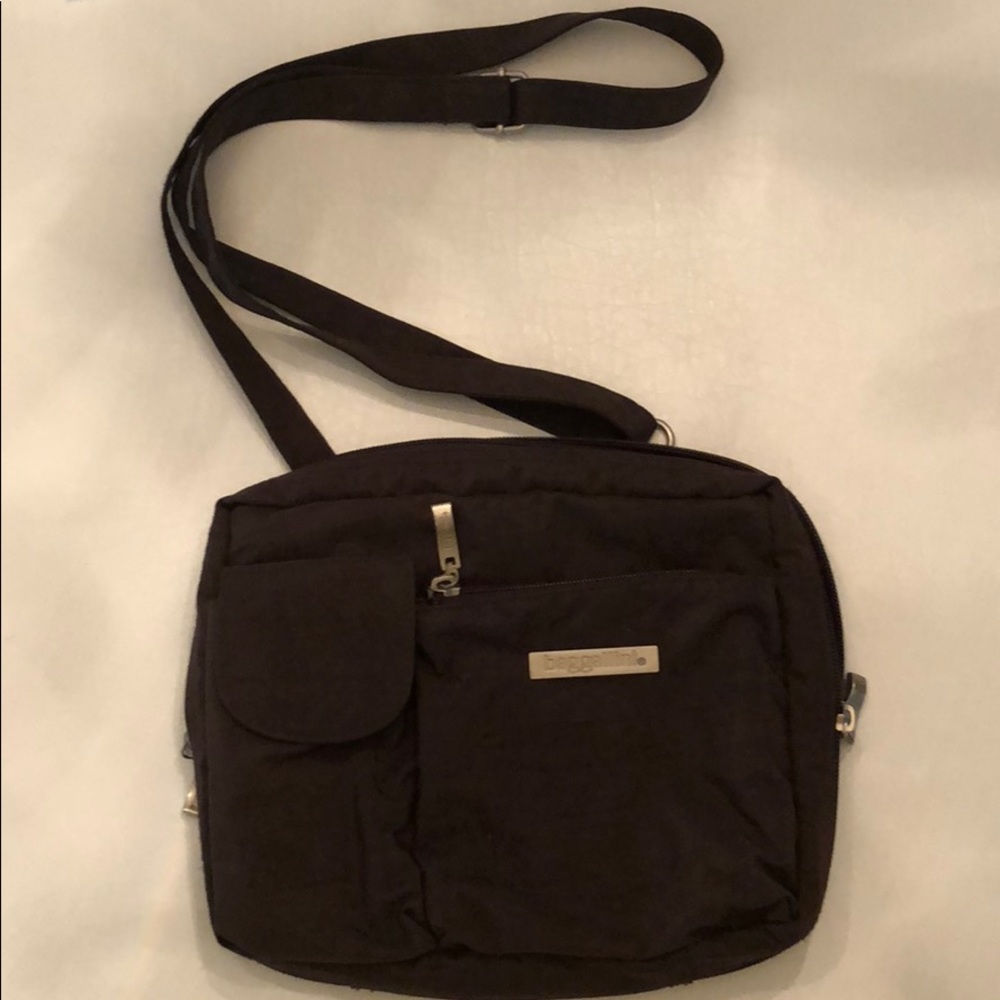 Baggallini Purse with Adjustable Strap!